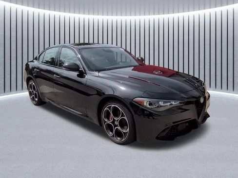 Used 2024 Alfa Romeo Giulia Veloce AWD/4WD image 27