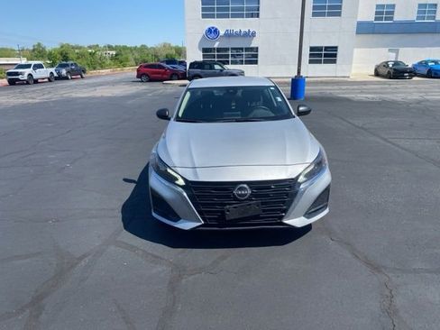 Used 2024 Nissan Altima 2.5 SV FWD image 8