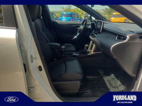 Used 2023 Toyota Corolla Cross AWD Hybrid w/ Convenience Package image 19