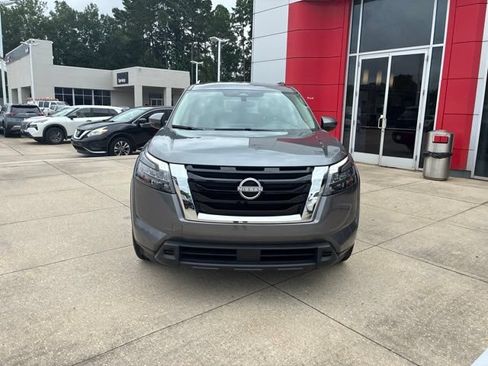 Used 2025 Nissan Pathfinder SV FWD image 2