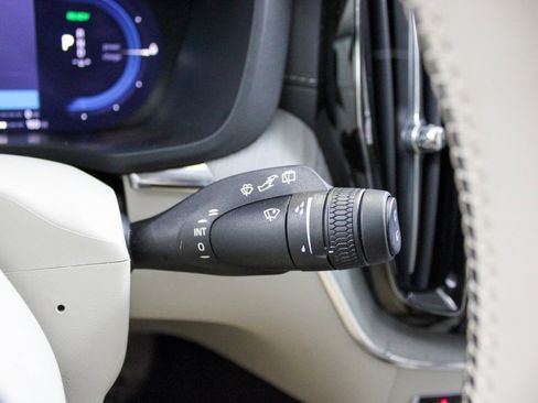 Certified 2025 Volvo XC60 T8 Ultra w/ Protection Package Premier image 29