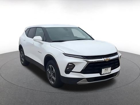 Used 2025 Chevrolet Blazer LT FWD image 3