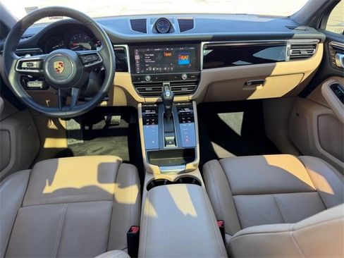 Used 2022 Porsche Macan image 11