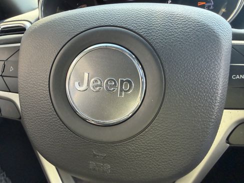 Used 2020 Jeep Grand Cherokee Limited image 36