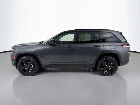 Used 2022 Jeep Grand Cherokee Altitude AWD/4WD image 2