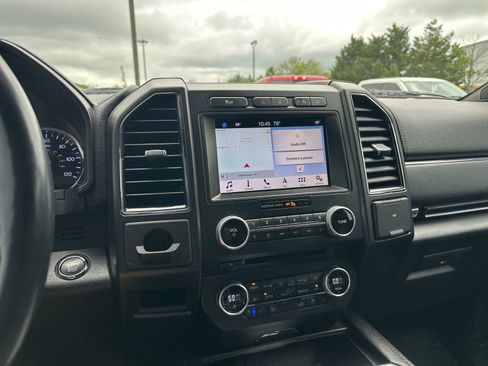 Used 2018 Ford Expedition Limited w/ Equipment Group 302A RWD image 8