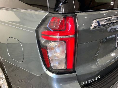 Used 2023 Chevrolet Suburban Premier AWD/4WD image 41