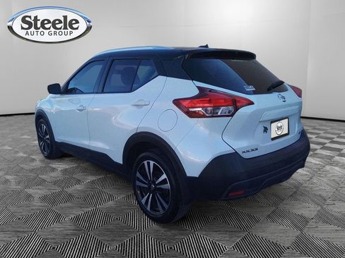 Used 2019 Nissan Kicks SV image 3