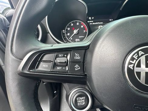 Used 2021 Alfa Romeo Stelvio Ti w/ Nero Edizione AWD/4WD image 36