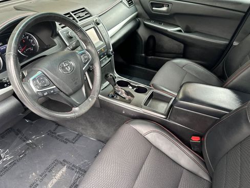 Used 2017 Toyota Camry SE image 11
