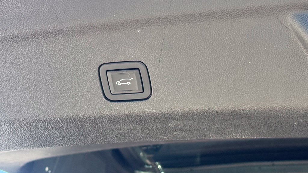 Used 2023 GMC Yukon XL SLT AWD/4WD image 5