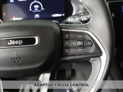 Used 2024 Jeep Grand Cherokee L Altitude image 3