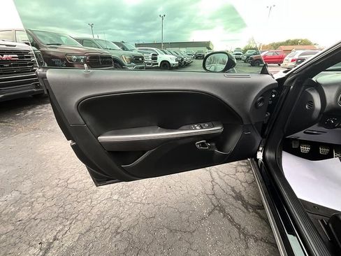 Used 2016 Dodge Challenger SRT Hellcat image 14
