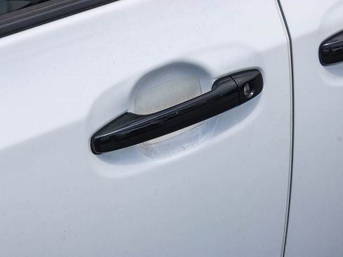Used 2020 Toyota Sienna SE w/ Nightshade Edition FWD image 9