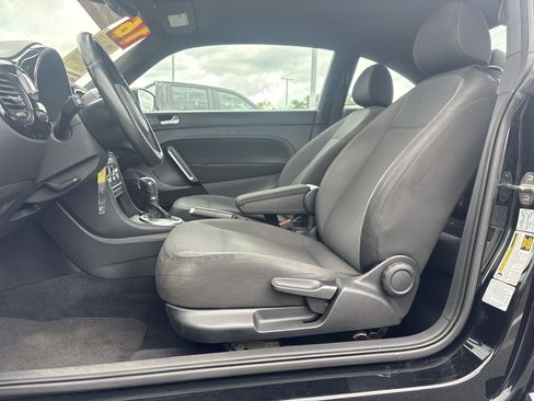 Used 2016 Volkswagen Beetle 1.8T S FWD image 18