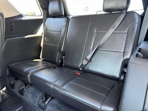 Used 2021 Chevrolet Traverse LT w/ LT Premium Package AWD/4WD image 24