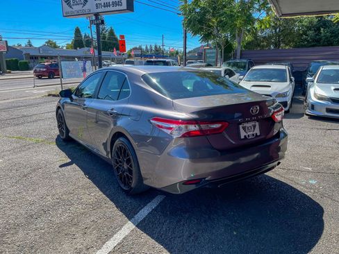 Used 2018 Toyota Camry LE image 2