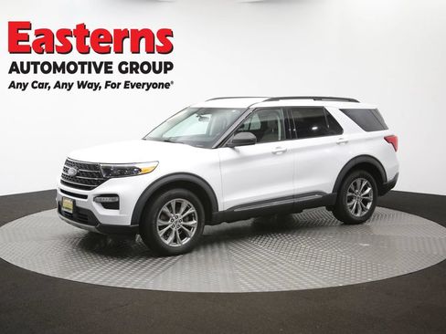 Used 2022 Ford Explorer XLT w/ Equipment Group 202A AWD/4WD image 60