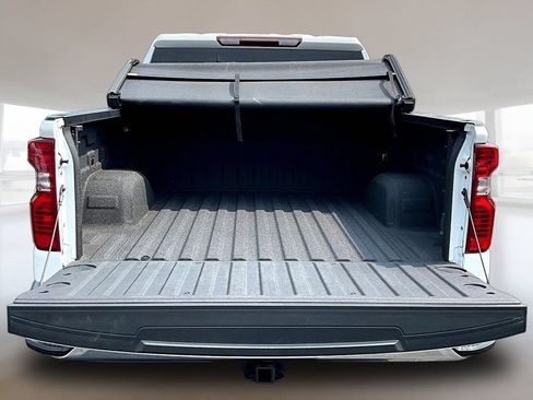 Used 2022 Chevrolet Silverado 1500 LT AWD/4WD image 7