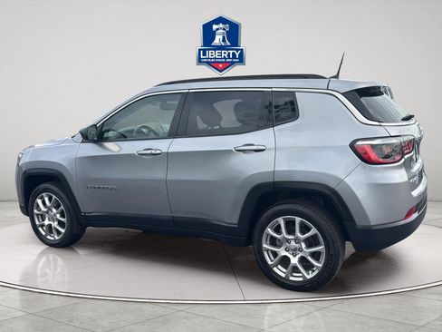 Used 2022 Jeep Compass Latitude w/ Sun and Sound Group AWD/4WD image 6