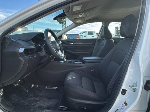 Used 2024 Nissan Altima 2.5 SV image 8