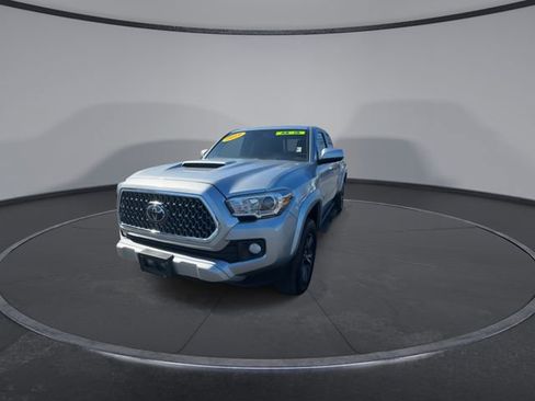 Used 2019 Toyota Tacoma TRD Sport image 6