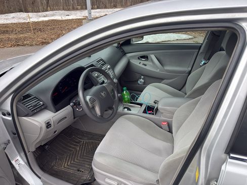 Used 2011 Toyota Camry LE image 10