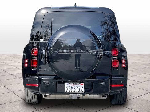 Used 2025 Land Rover Defender 130 X-Dynamic SE image 6