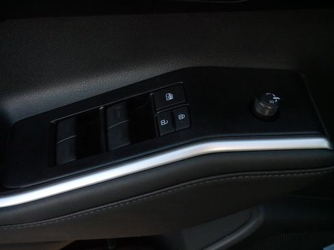 Certified 2026 Toyota Highlander XLE image 19