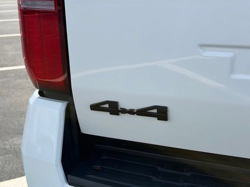 Used 2025 Toyota Tacoma TRD Sport AWD/4WD image 29