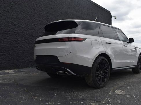 Used 2024 Land Rover Range Rover Sport SE AWD/4WD image 5