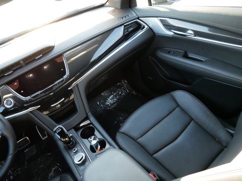 Certified 2025 Cadillac XT6 Sport image 11