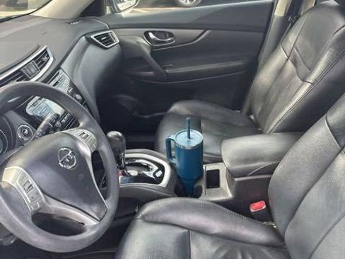 Used 2015 Nissan Rogue SV FWD image 3