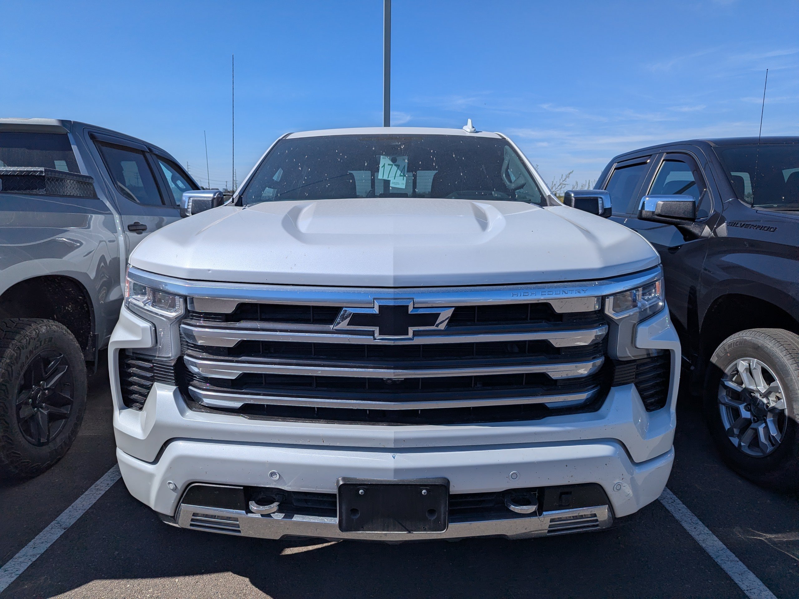 Used 2023 Chevrolet Silverado 1500 High Country w/ High Country Premium Package AWD/4WD image 3