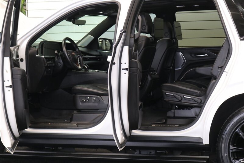 Used 2024 Cadillac Escalade Sport Platinum w/ LPO, ONYX Package AWD/4WD image 38