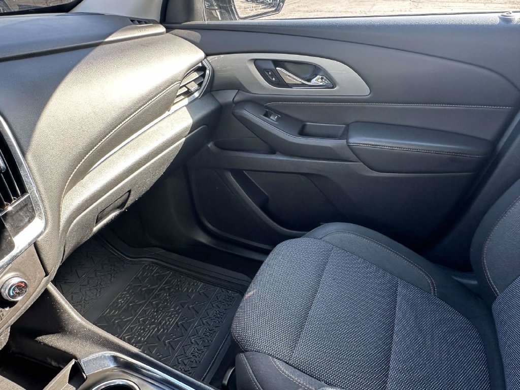 Used 2018 Chevrolet Traverse LT FWD image 30