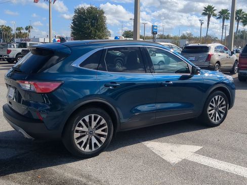 Used 2020 Ford Escape Titanium image 4