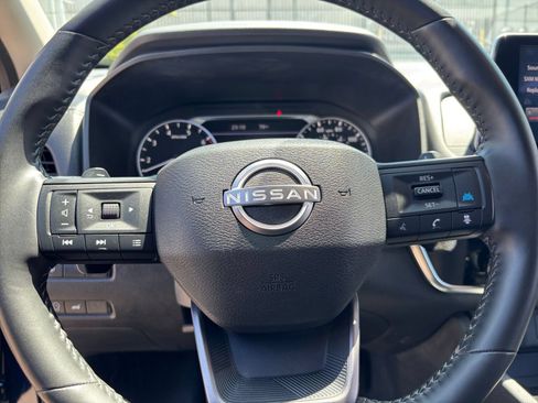 Used 2025 Nissan Rogue SV FWD image 30