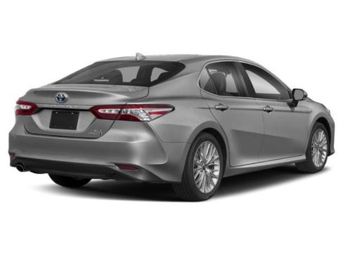 Used 2020 Toyota Camry XLE FWD image 3