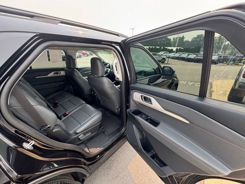Used 2025 Ford Explorer Active w/ Active Comfort Package AWD/4WD image 27
