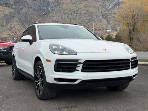 Used 2020 Porsche Cayenne image 1