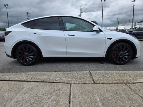 Used 2023 Tesla Model Y Performance AWD/4WD image 22