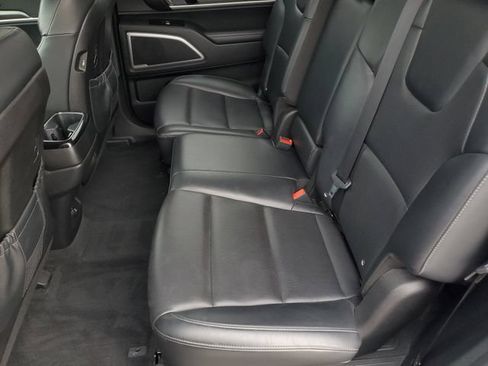 Used 2022 Kia Telluride LX AWD/4WD image 10