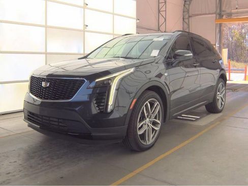 Used 2023 Cadillac XT4 Sport image 2