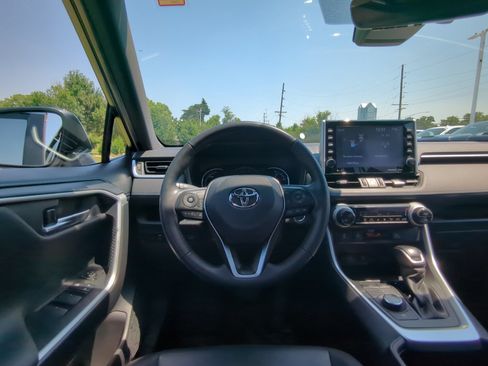 Used 2022 Toyota RAV4 XSE w/ XSE Grade Weather Package AWD/4WD image 13