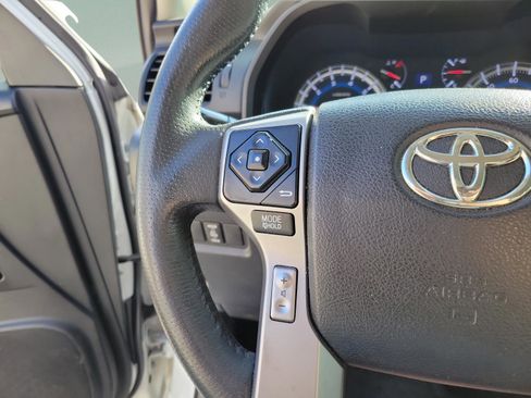Used 2018 Toyota 4Runner SR5 AWD/4WD image 21