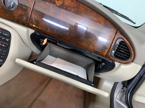 Used 2001 Jaguar XK8 Convertible RWD image 35