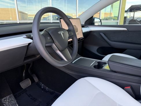 Used 2024 Tesla Model Y Long Range image 35