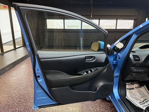 Used 2014 Nissan Leaf SV image 10