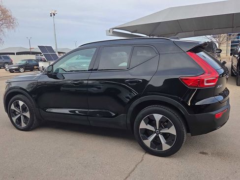 Used 2023 Volvo XC40 B4 Ultimate image 3